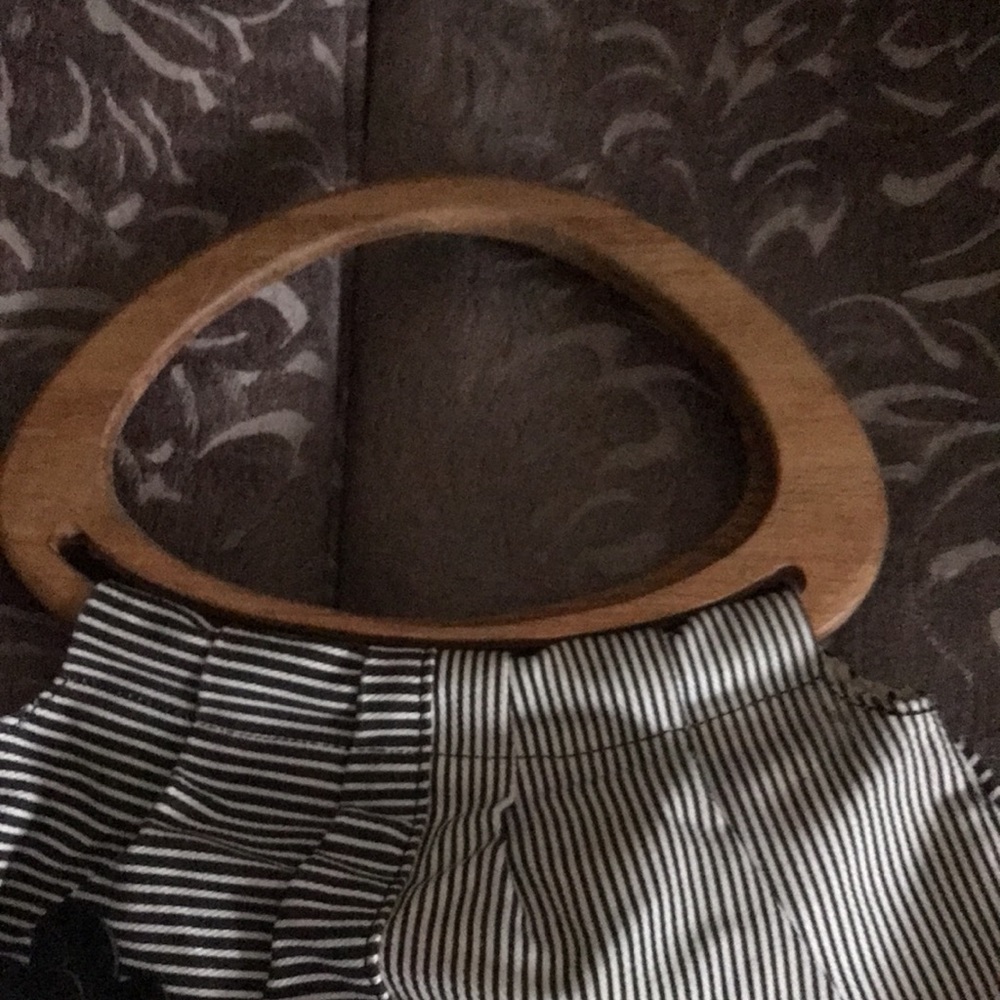 Guess Purse - Picture 3 of 5